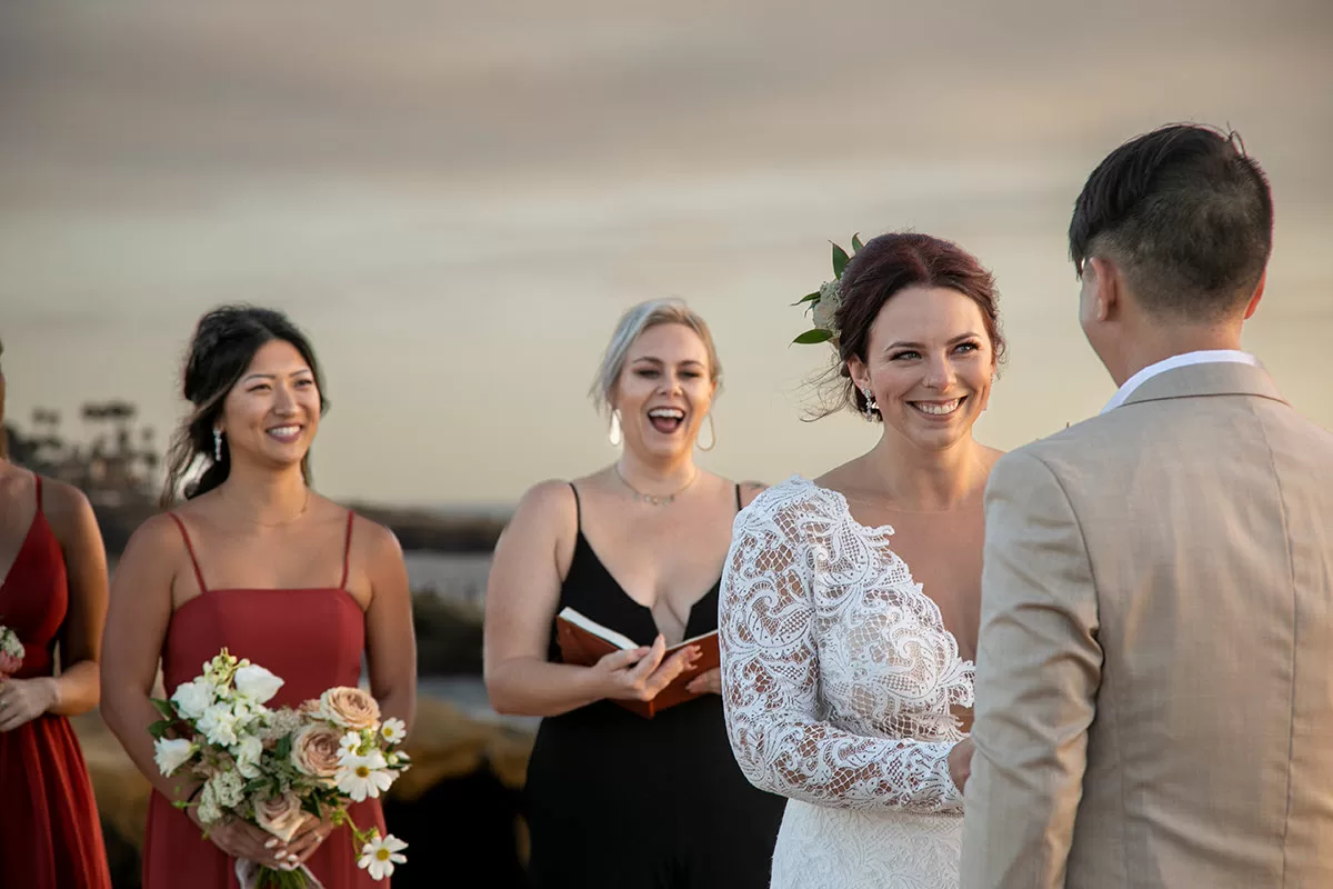 Wedding photographer captured the candid moments from a beach wedding