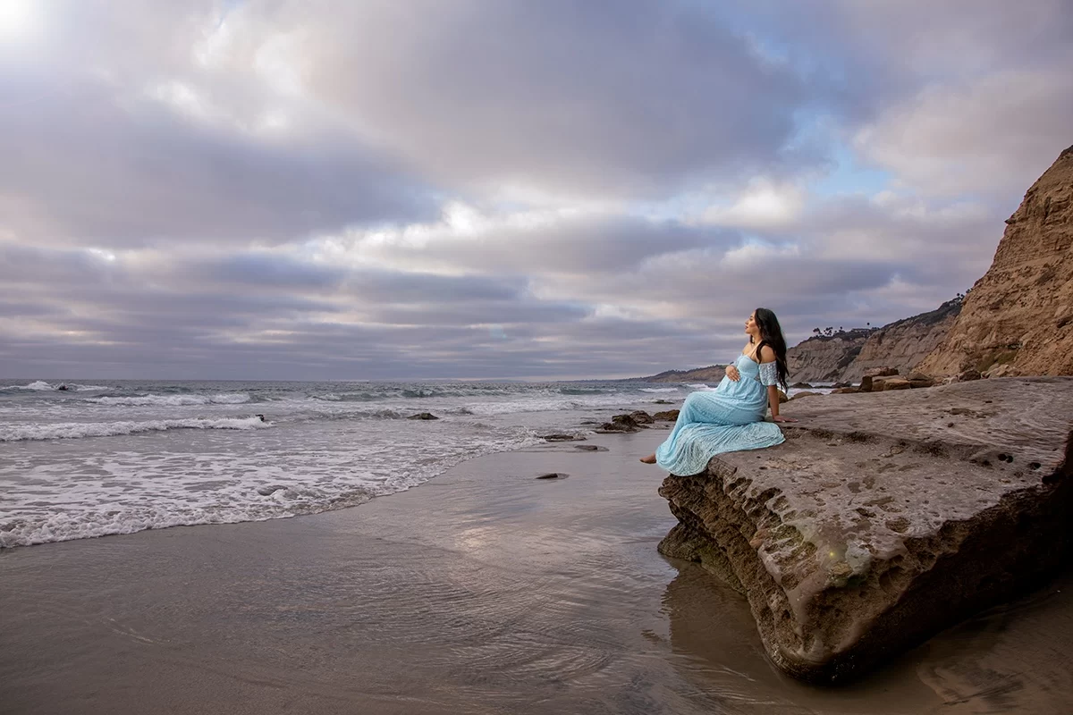 Beach maternity photography session details in La Jolla