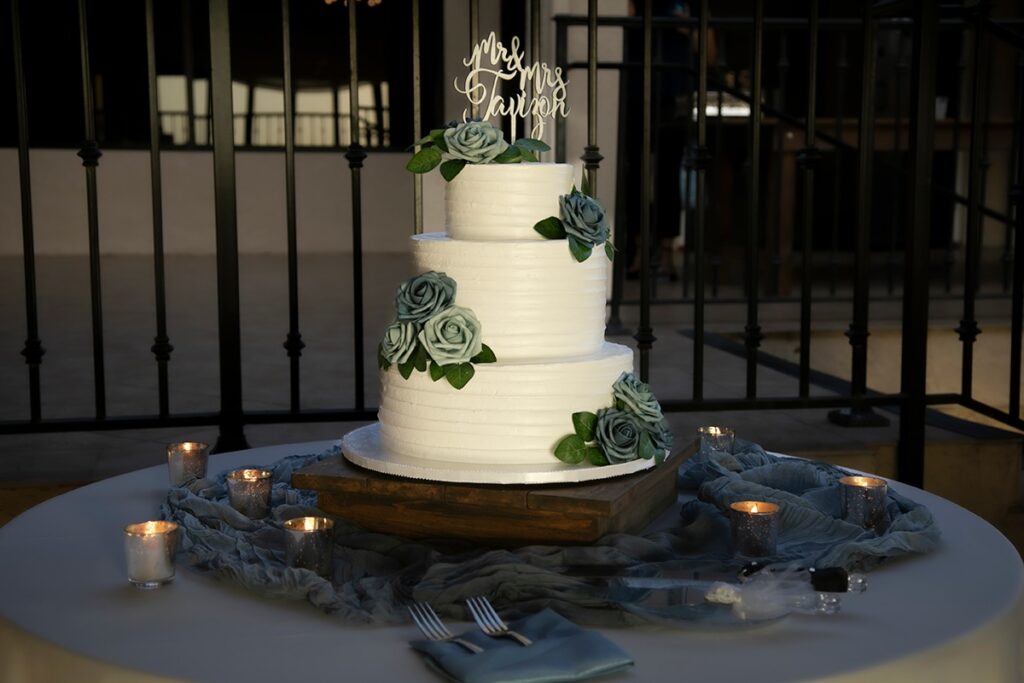 beautiful wedding cake wedding photography