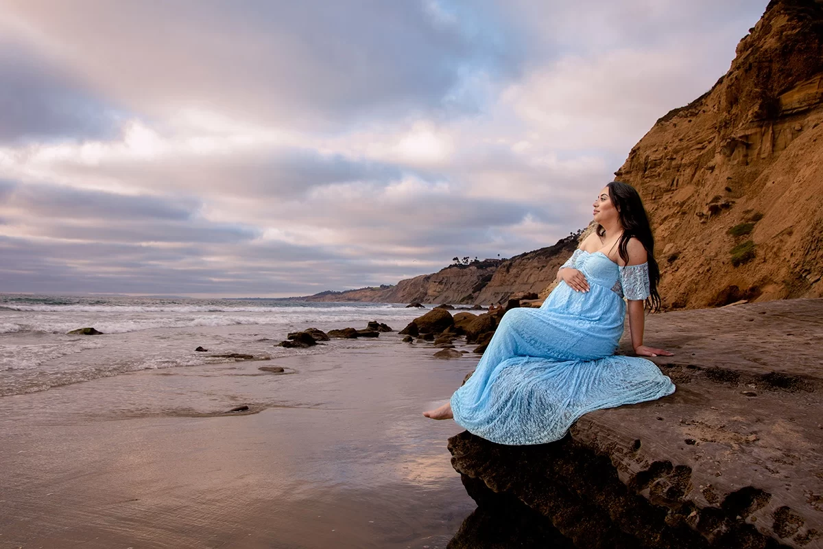 Outdoor maternity professional photographer San Diego